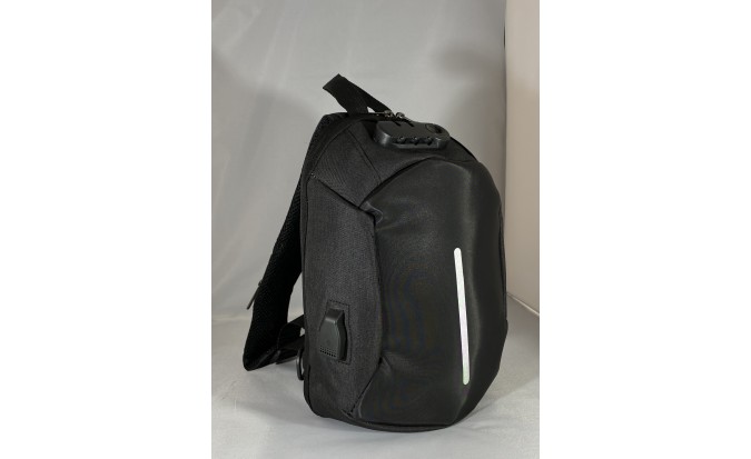 Τσάντα ώμου μαύρη με κωδικό κλείδωμα και USB